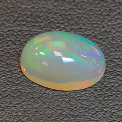 Opale d'Ethiopie taille ovale 2.27 ct