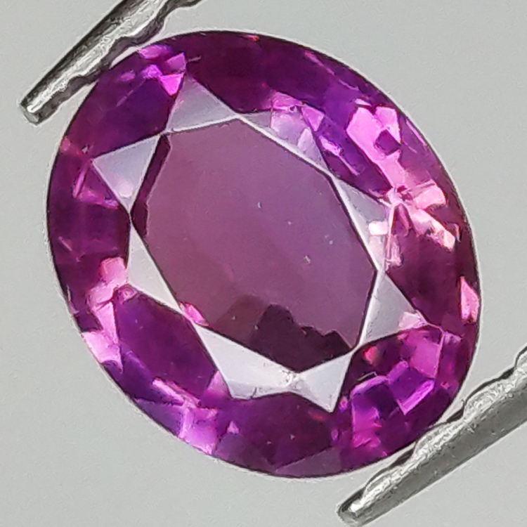 0,80 ct violetter Saphir im Smaragdschliff, 5,93 x 3,91 mm