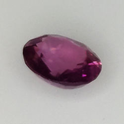 0,80 ct violetter Saphir im Smaragdschliff, 5,93 x 3,91 mm