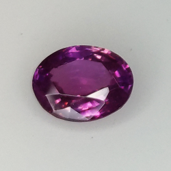 0,80 ct violetter Saphir im Smaragdschliff, 5,93 x 3,91 mm