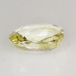 Gelber Saphir im Kissenschliff von 0,77 ct, 5,75 x 4,92 mm