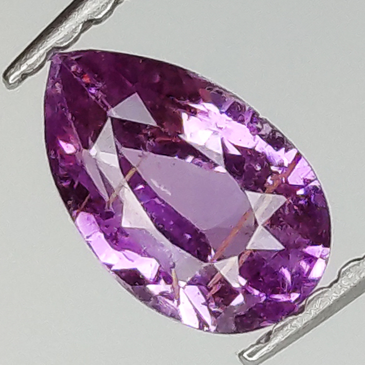 0.88ct Zafiro violeta talla pera 6,9x4,44mm