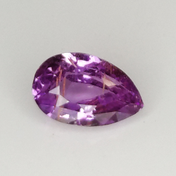 Saphir violet taille poire 0,88 ct 6,9 x 4,44 mm