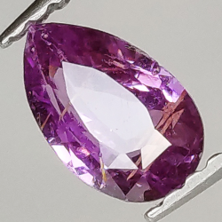 Saphir violet taille poire 0,88 ct 6,9 x 4,44 mm