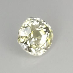 0,73 ct gelber Saphir im Ovalschliff 0,73 ct 5,14 x 4,84 mm