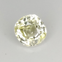 0,73 ct gelber Saphir im Ovalschliff 0,73 ct 5,14 x 4,84 mm