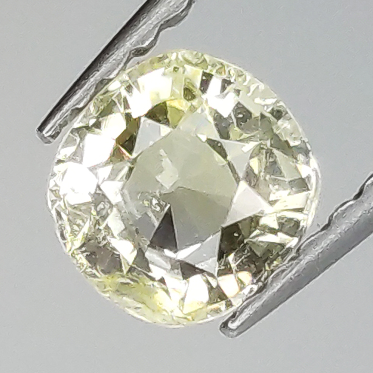 Saphir jaune 0,73 ct taille ovale 0,73 ct 5,14 x 4,84 mm