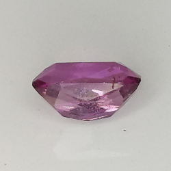 Saphir violet 0,85 ct taille émeraude 6,09 x 4,32 mm