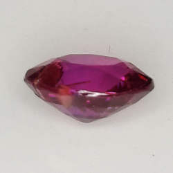 Saphir rose 0,78 ct taille ovale 6,36 x 4,73 mm