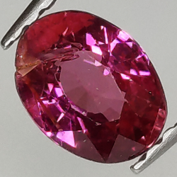 Saphir rose 0,78 ct taille ovale 6,36 x 4,73 mm