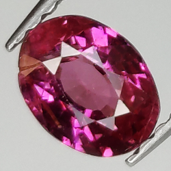 0,78 ct rosafarbener Saphir im Ovalschliff, 6,36 x 4,73 mm