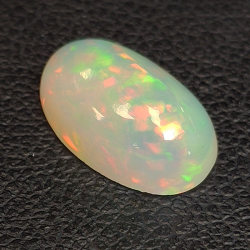 Ópalo Etiopía talla oval 1.98 ct