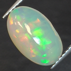 Opale d'Ethiopie taille ovale 1.98 ct