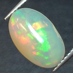 Opale d'Ethiopie taille ovale 1.98 ct