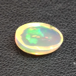 Opale Etiopia taglio ovale 1.56 ct