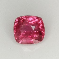 0.79ct Zafiro padparascha talla esmeralda 4,47x4,38mm