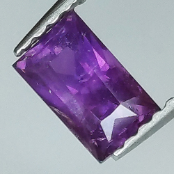 0.82ct Zafiro violeta talla baguette 6,24x3,87mm