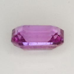 0,70 ct rosafarbener Saphir im Smaragdschliff, 5,74 x 4,15 mm