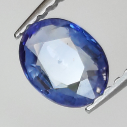 0.87ct Zafiro azul talla oval 6,38x4,91mm