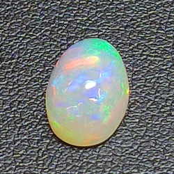 2,2ct Opal im Ovalschliff 10,33 x 7,5mm