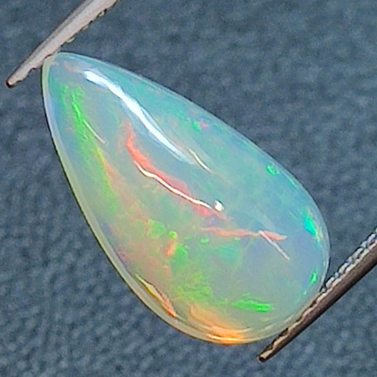 2,55ct Opal im Birnenschliff, 15,13 x 8,13 mm