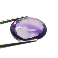 27,01 ct Amethyst im Ovalschliff 21,31 x 16,47 mm