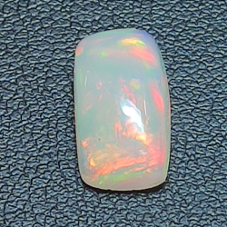 2,56 ct Opal im Baguetteschliff, 13,35 x 7,36 mm