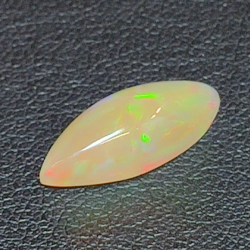 2,82 ct Opal im Marquiseschliff, 16,93 x 7,01 mm