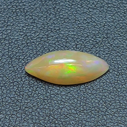 2,82 ct Opal im Marquiseschliff, 16,93 x 7,01 mm