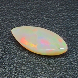 2,82 ct Opal im Marquiseschliff, 16,93 x 7,01 mm