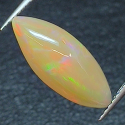 2,82 ct Opal im Marquiseschliff, 16,93 x 7,01 mm