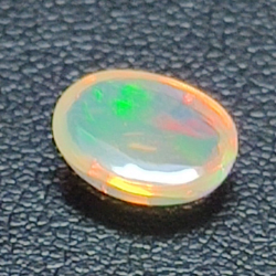 Opale da 1,31 ct taglio ovale 9,44x7,40 mm