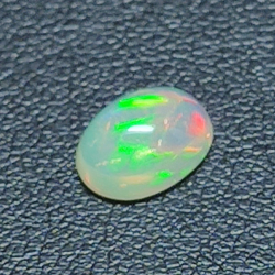 1,31 ct Opal im Ovalschliff 9,44 x 7,40 mm