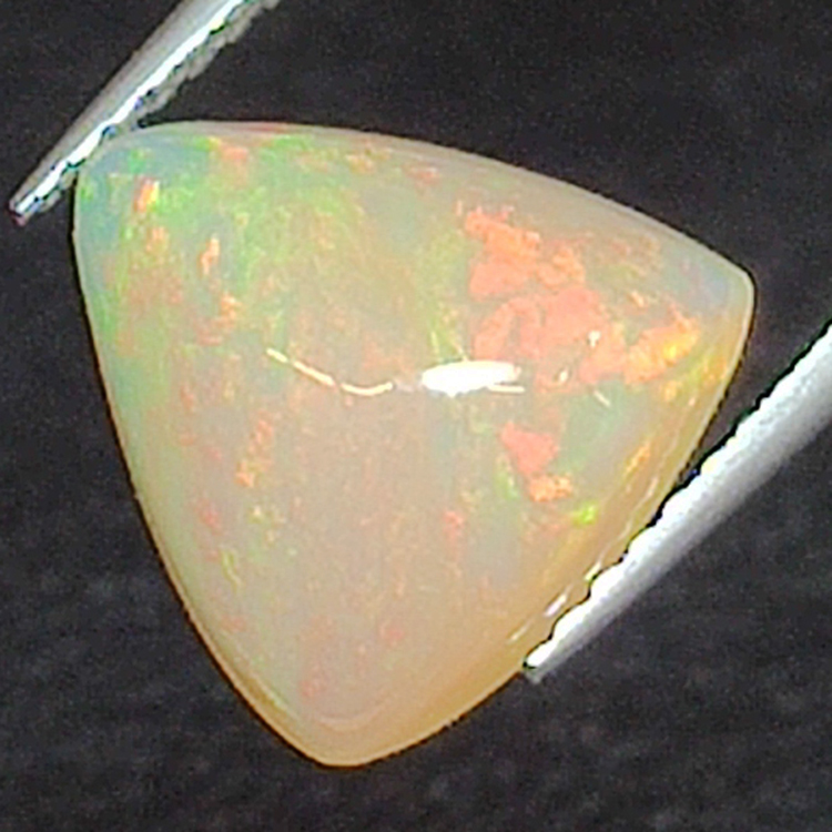 2,28ct Ópalo talla trillant 10,40 x 5,18mm