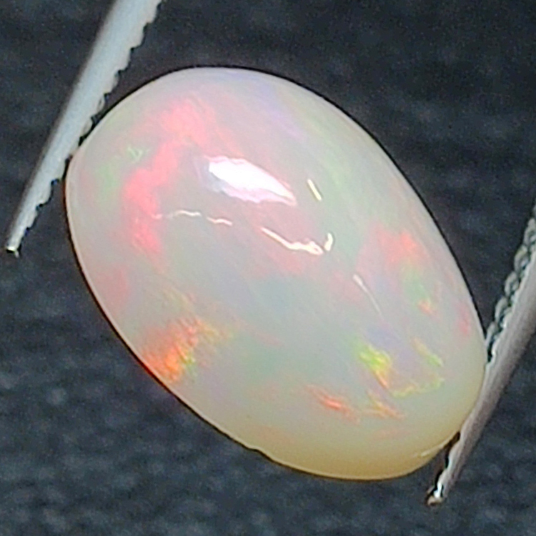 3,28 ct Opal im Ovalschliff 11,85 x 8,56 mm