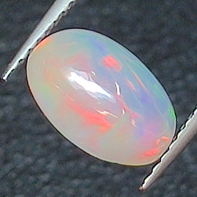 1,71 ct Opal im Ovalschliff 9,30 x 7,15 mm