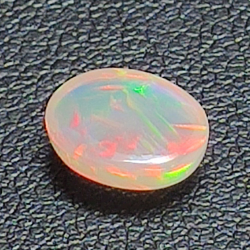 1,71 ct Opal im Ovalschliff 9,30 x 7,15 mm