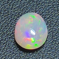 1,71 ct Opal im Ovalschliff 9,30 x 7,15 mm