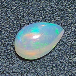 1,48 ct Opal im Birnenschliff, 11,00 x 7,29 mm