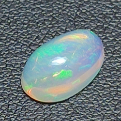 1,71 ct Opal im Ovalschliff, 11,46 x 7,55 mm