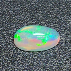 1,71 ct Opal im Ovalschliff, 11,46 x 7,55 mm