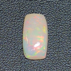 2,37 ct Opal im Baguetteschliff, 13,65 x 7,00 mm