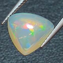 1,87 ct Opal im Trilliantschliff, 9,99 x 10,16 mm