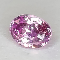 0.92ct Violet Saphir taille ovale 5.90x4,10MM