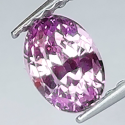 0,92 ct violetter Saphir im Ovalschliff 5,90 x 4,10 mm