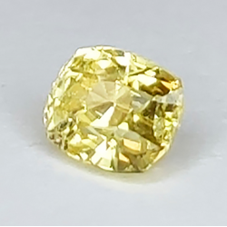 0,64 ct gelber Saphir im Ovalschliff, 4,72 x 3,92 mm