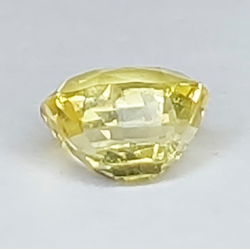 0,64 ct gelber Saphir im Ovalschliff, 4,72 x 3,92 mm