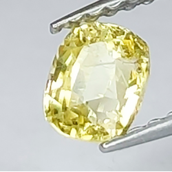 0,64 ct gelber Saphir im Ovalschliff, 4,72 x 3,92 mm