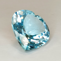 Topazio blu da 15,16 ct con taglio a cuore 15,96x15,94mm