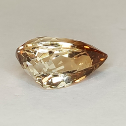 6,98 ct Champagner-Topas im Birnenschliff 14,11x9,80mm